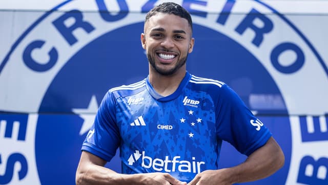 Atacante troca o Inter pelo Cruzeiro e assina até 2027; confira