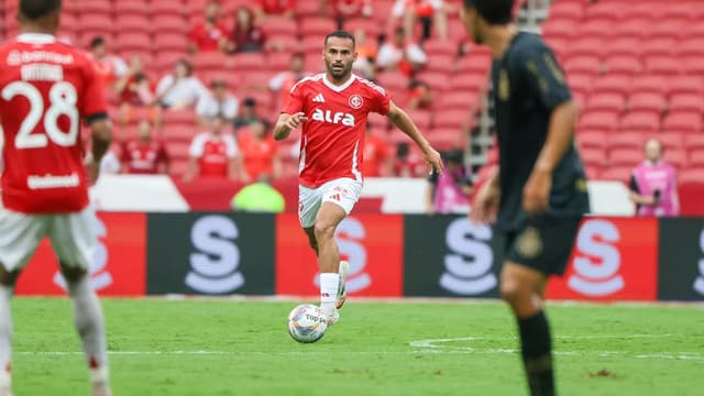 Volante abre mão de quantia milionária para jogar no Santos