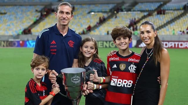Filipe Luís conquista mais títulos do que sofre derrotas como técnico do Flamengo