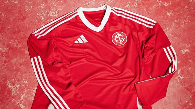 Internacional lança uniforme em alusão ao título de 75; veja fotos