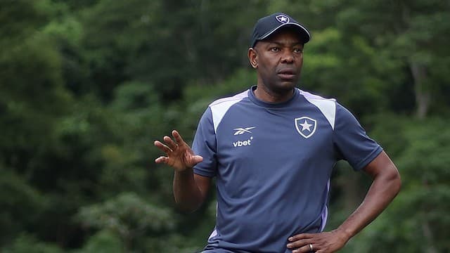 Botafogo pode adotar medida para jogar antes do Brasileirão