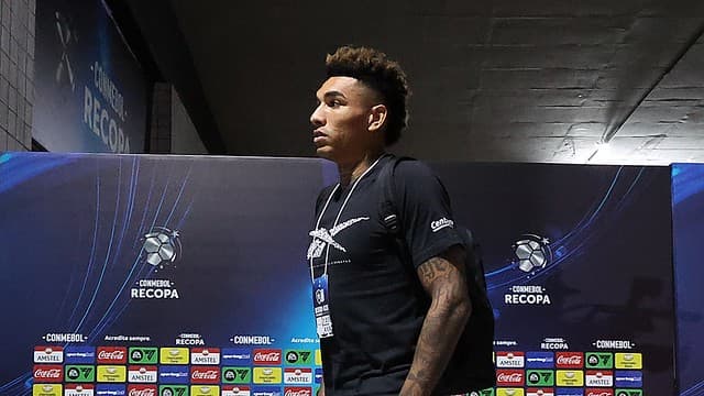 Igor Jesus se espantou com notícia dada por Textor: ‘Não sabia’