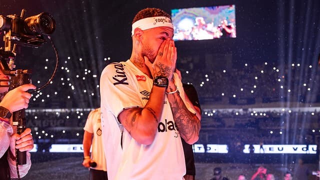 Meia brasileiro que recusou jogar com Neymar justifica escolha