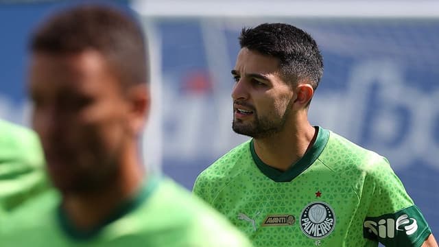 Flaco López, do Palmeiras, aparece em lista de atletas que merecem estrear pela Argentina