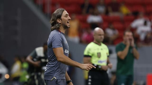 Zubeldía lamenta erros e decide abrir o jogo sobre Jandrei
