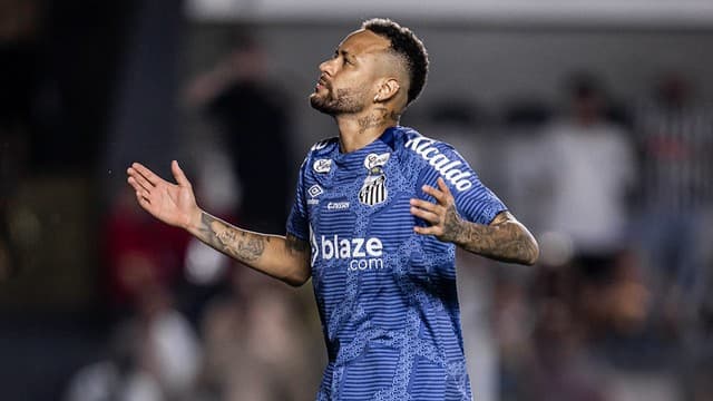 Neymar ‘puxa a fila’ e adere movimento contra gramado sintético