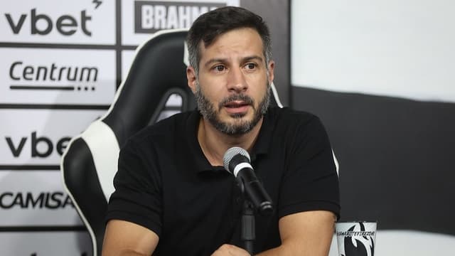 Zagueiro abre o jogo sobre negociação com Botafogo: ‘Não falei nada’