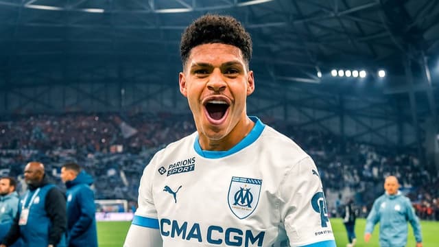 Joia do Botafogo brilha na Europa e ultrapassa Mbappé e Vini Jr