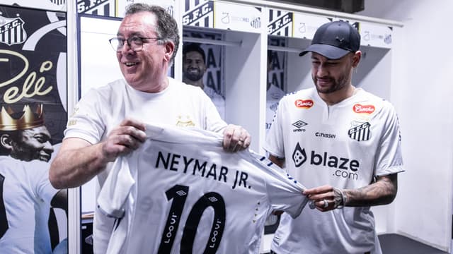 Santos oficializa chegada de novo patrocínio ao uniforme; veja