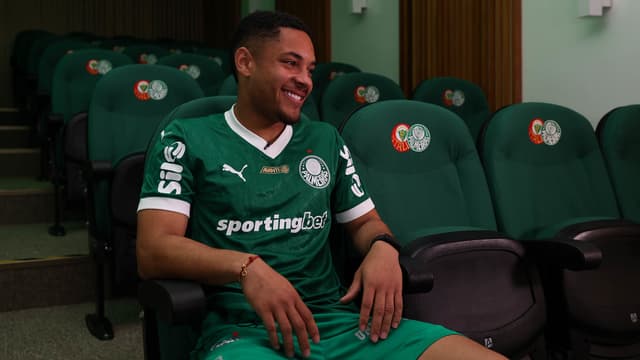 Com Vitor Roque, Palmeiras toma decisão e faz troca no elenco