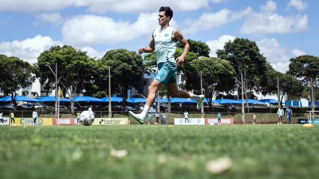 Atacante ‘esquecido’ vai ao campo e Cruzeiro deve ganhar reforço