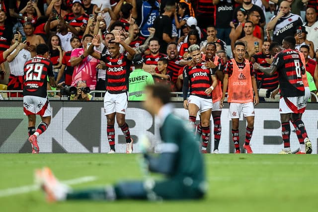 Flamengo volta a vencer o Vasco e confirma classificação à final do Carioca