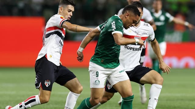 Chefe da FPF fala de lance em Palmeiras x São Paulo: ‘entristece’