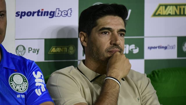 Após polêmica, Abel se desculpa com torcida do Palmeiras; veja
