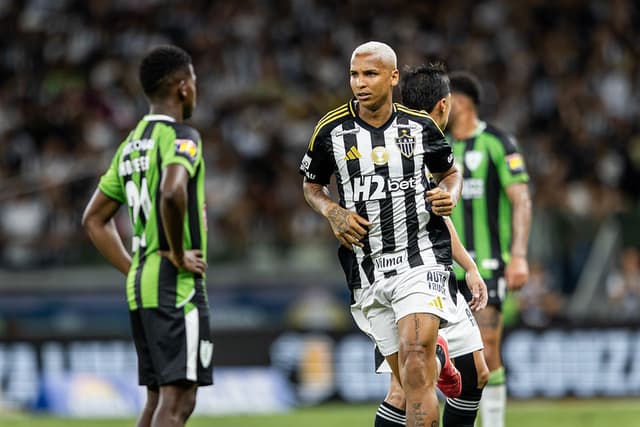 Deyverson comenta interesse do Fortaleza e deixa futuro em aberto