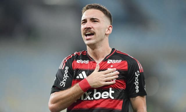 Léo Ortiz volta a criticar gramado sintético após vitória sobre o Vasco: “Passei dois dias com dor”