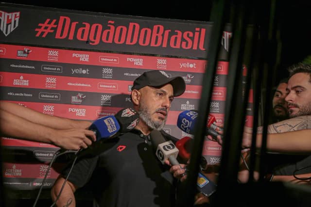 Atlético-GO anuncia saída do técnico Rafael Guanaes