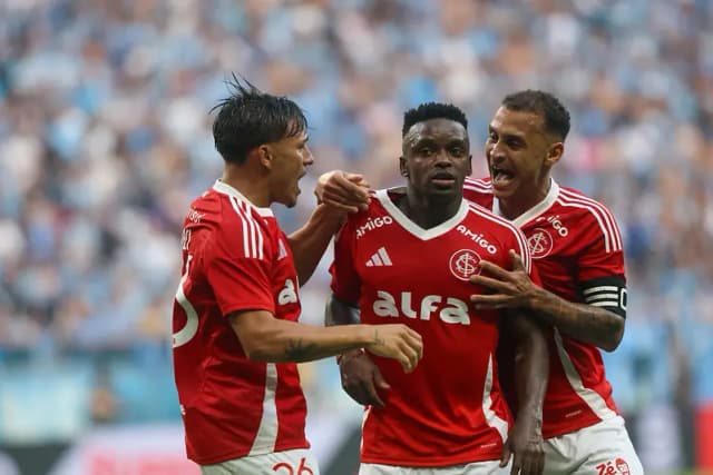 Inter vence Grêmio fora de casa e abre boa vantagem na final do Gaúcho