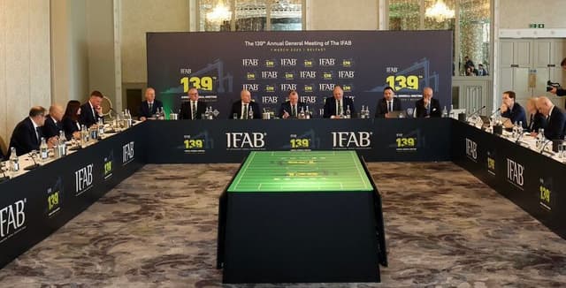 IFAB aprova nova regra para coibir ‘cera’ de goleiros a partir do Mundial de Clubes
