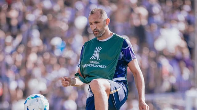 Veterano ex-Cruzeiro, Grêmio e Palmeiras é artilheiro da Libertadores