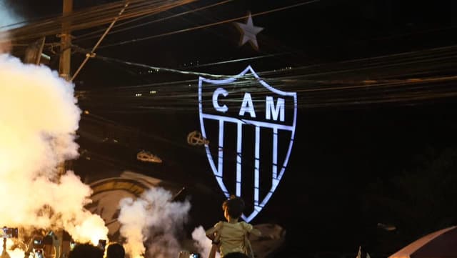 Torcida do Atlético comemora 117 anos do clube em vigília