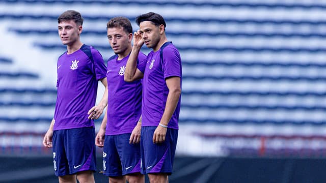 Elenco do Corinthians tem forte discussão após derrota para o Barcelona no Equador