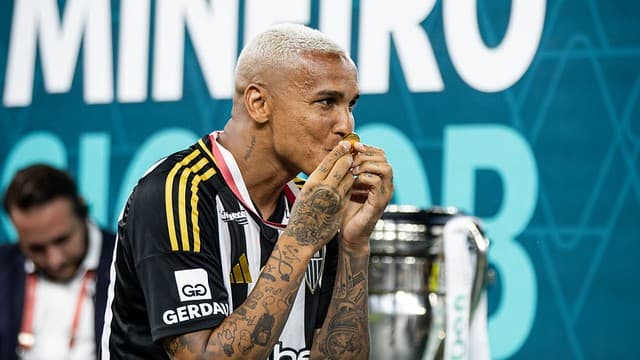 Galo tem substituto para Deyverson? Atacante não descartou saída
