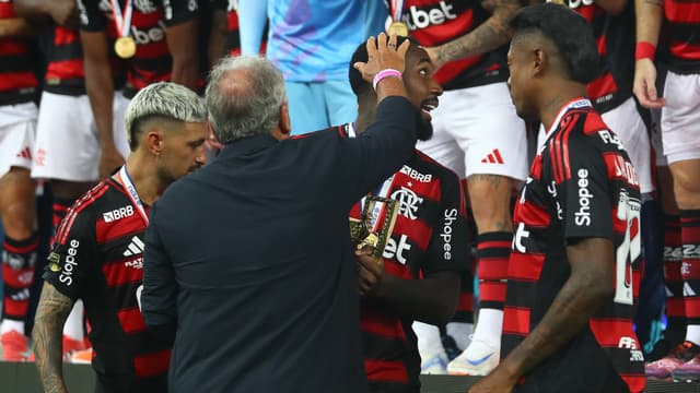 Cheques sem fundo e dívida com a Justiça rodeiam craque do Flamengo