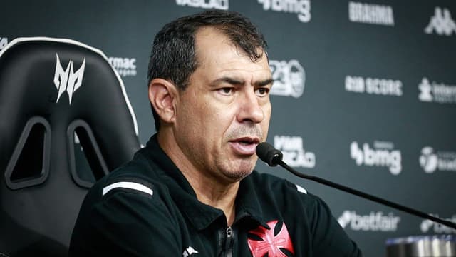 Carille tirou coelho da cartola para derrotar ex-clube; entenda