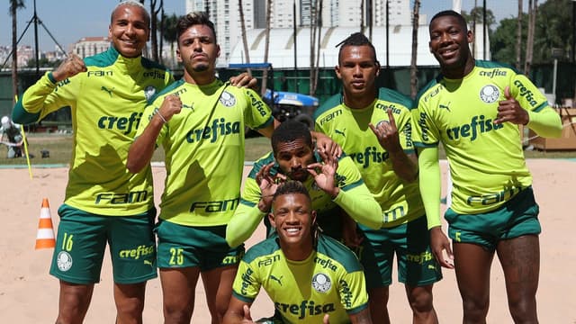 Ex-Palmeiras relembra má fase com Abel: “mulheres, amigos e festas”