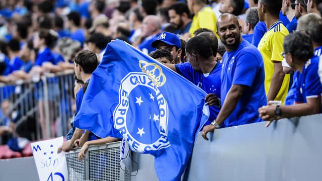 Organizada do Cruzeiro vai ao CT para falar com elenco; entenda