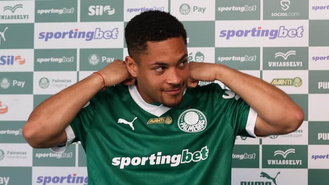 VAR e minutagem: os motivos para Vitor Roque não marcar pelo Palmeiras