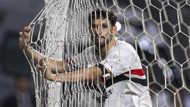São Paulo encaminha ‘reposição’ após lesão de Calleri; veja quem