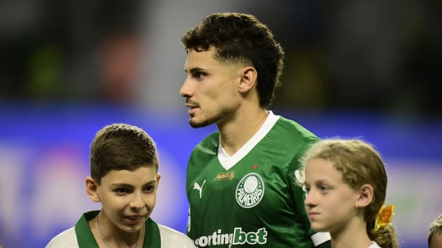 Vai sair? Diretor atualiza situação de Raphael Veiga no Palmeiras