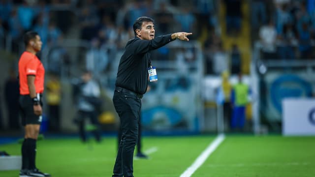 Quinteros rebate críticas da torcida do Grêmio em triunfo: “drama”