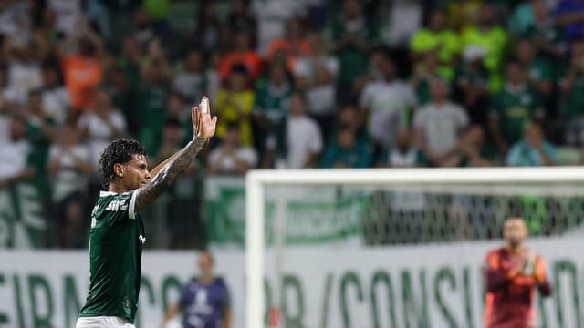 Herói e vilão: Ríos faz comemoração polêmica e torcida do Palmeiras vaia