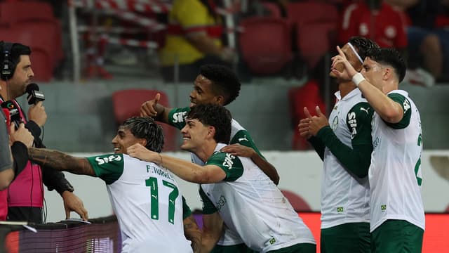 Gringos carregam o ‘melhor Palmeiras’ nas costas; entenda