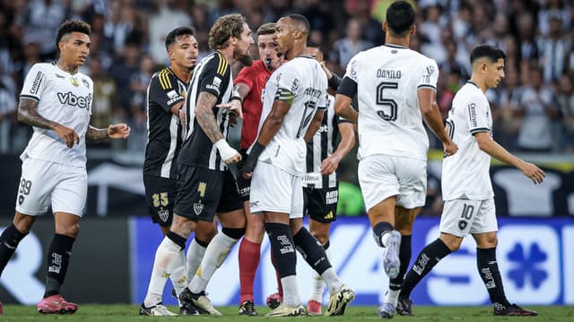 Jornalista detona capitão do Atlético em treta diante do Botafogo
