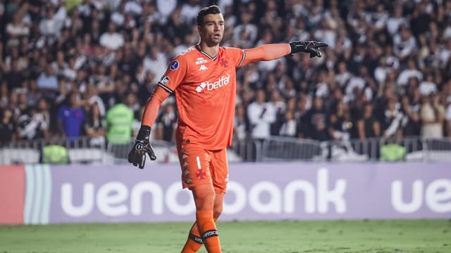 Vasco faz proposta e quer que Léo Jardim se torne ídolo; entenda