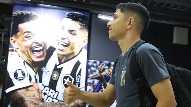 Botafogo quer renovar, mas camisa 10 pode deixar o RJ; entenda