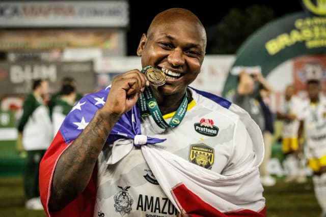 Sassá é anunciado pelo Criciúma como reforço para a Série B do Brasileirão