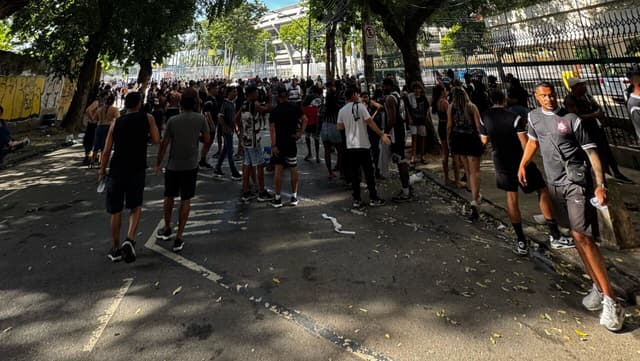 Corinthians repudia tratamento dado aos torcedores no Rio de Janeiro