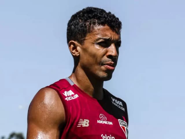 Luiz Gustavo, do São Paulo, é internado com tromboembolismo pulmonar no Hospital Albert Einstein