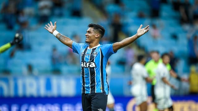 Grêmio recebe peruano em má fase e pode avançar por vaga
