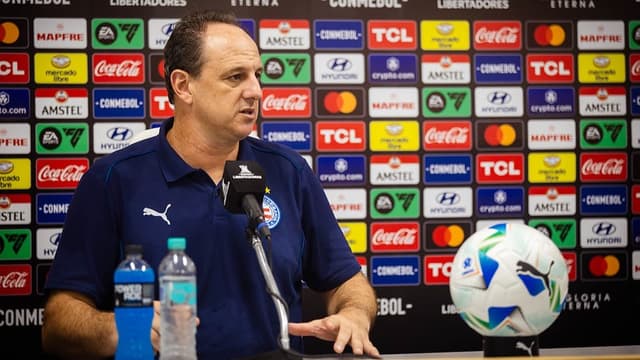 Ceni entra na história do Bahia e assegura marco surreal no Uruguai