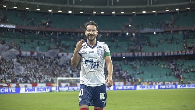 Éverton Ribeiro deu motivos para Ceni respirar aliviado