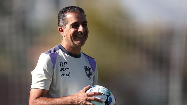Ídolo admite expectativa e pede calma: ‘Botafogo vai brigar’
