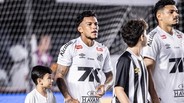 Atrasos viram rotina e Santos pode dispensar atacante emprestado