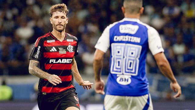 Zagueiro titular se torna ‘vilão’ de Filipe Luís no Flamengo; entenda