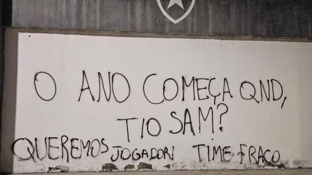 Em má fase, gigante da Série A amanhece com muros pichados
